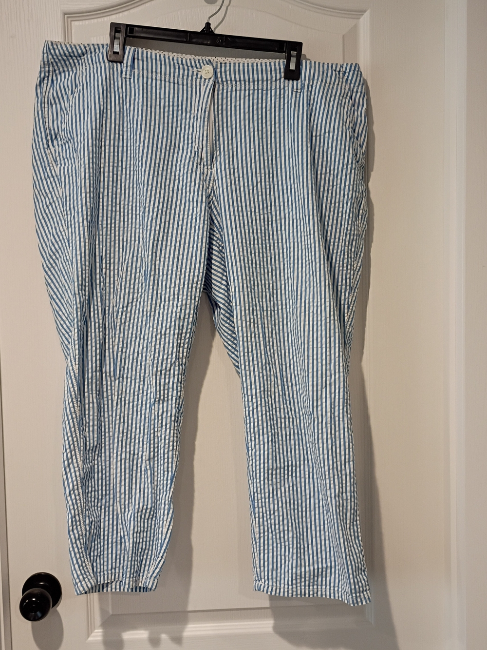 crown & ivy - Light Blue and White Vertical Stripe Capris - Size 18W
